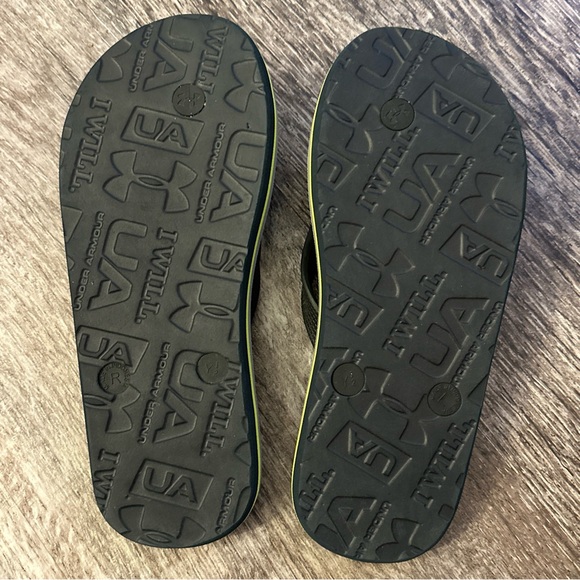 Under Armour Sandals/ Flip Flops Size Youth 1/2 - Picture 6 of 8